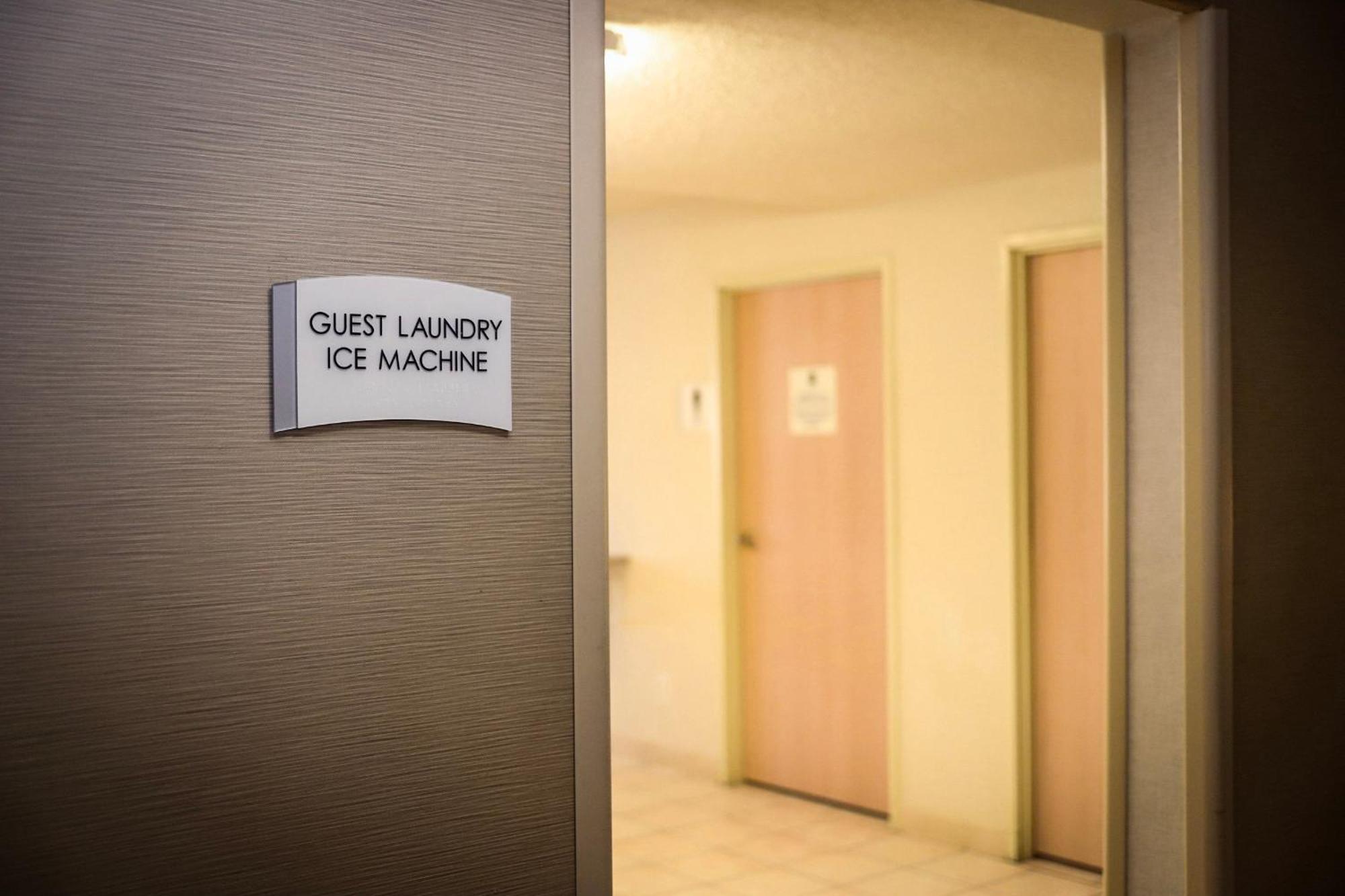 Quality Inn Airport Colorado Springs Exterior photo