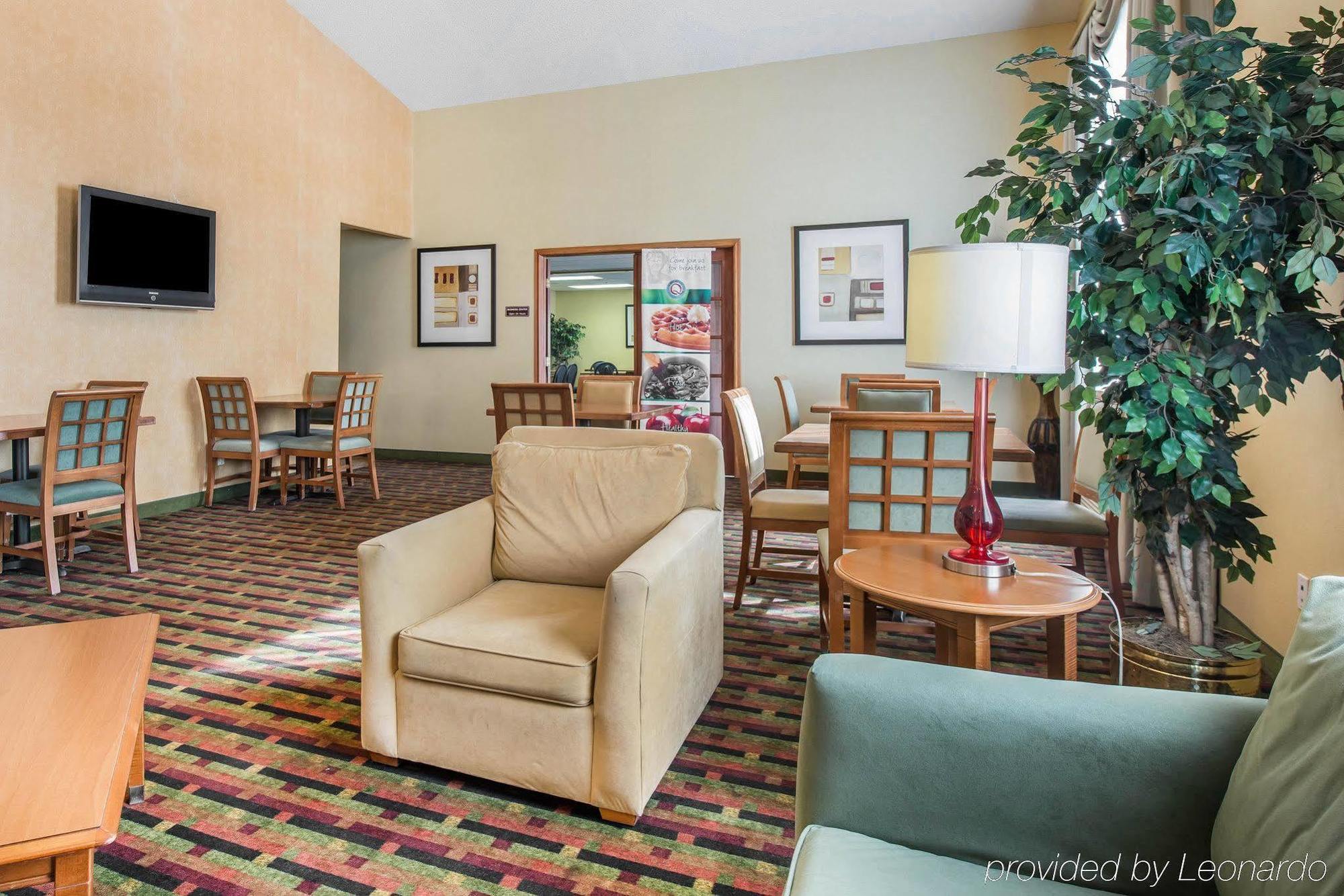 Quality Inn Airport Colorado Springs Exterior photo